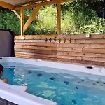 Exclusives Waldhaus Zum Gechillten Hirsch - Komplett