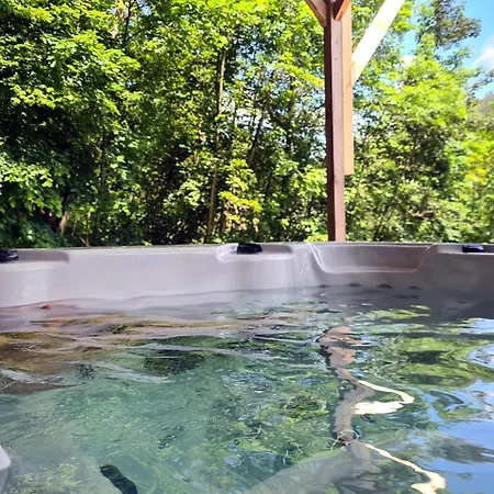 Exclusives Waldhaus Zum Gechillten Hirsch - Komplett