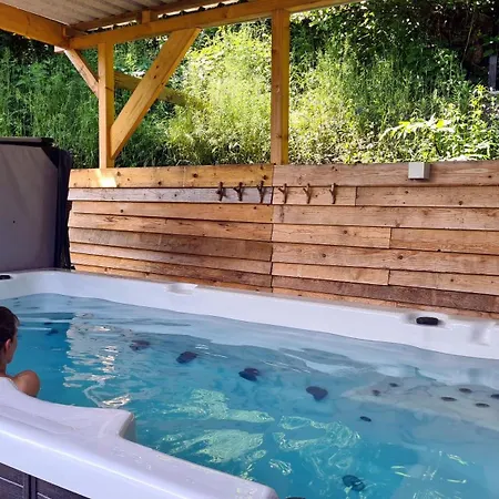 Exclusives Waldhaus Zum Gechillten Hirsch - Komplett