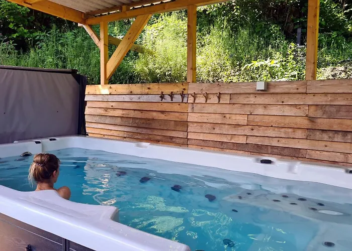 Exclusives Waldhaus Zum Gechillten Hirsch - Komplett